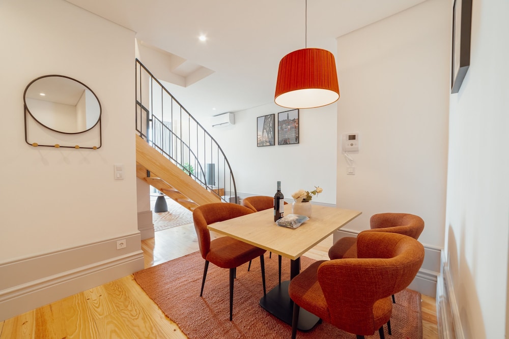 Heart OF Porto Apartment F Duplex by Vacationy