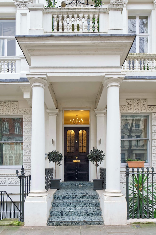 Grand 2 Bedroom Flat, Kensington