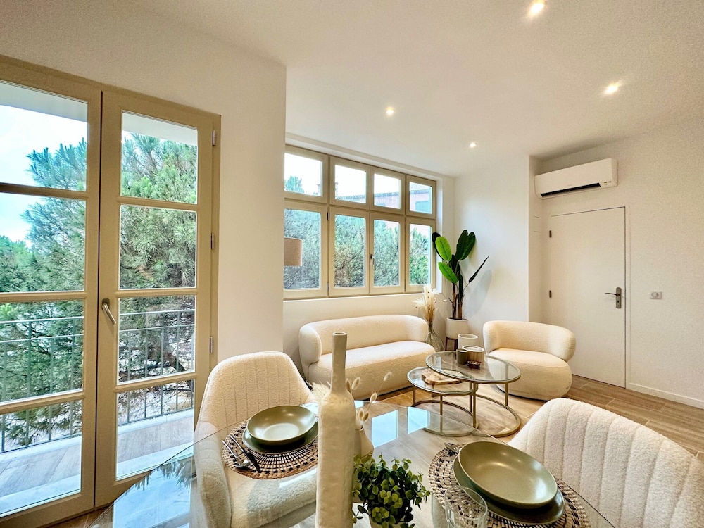 Modern Apartment - 1bd/4p - Center of St Tropez