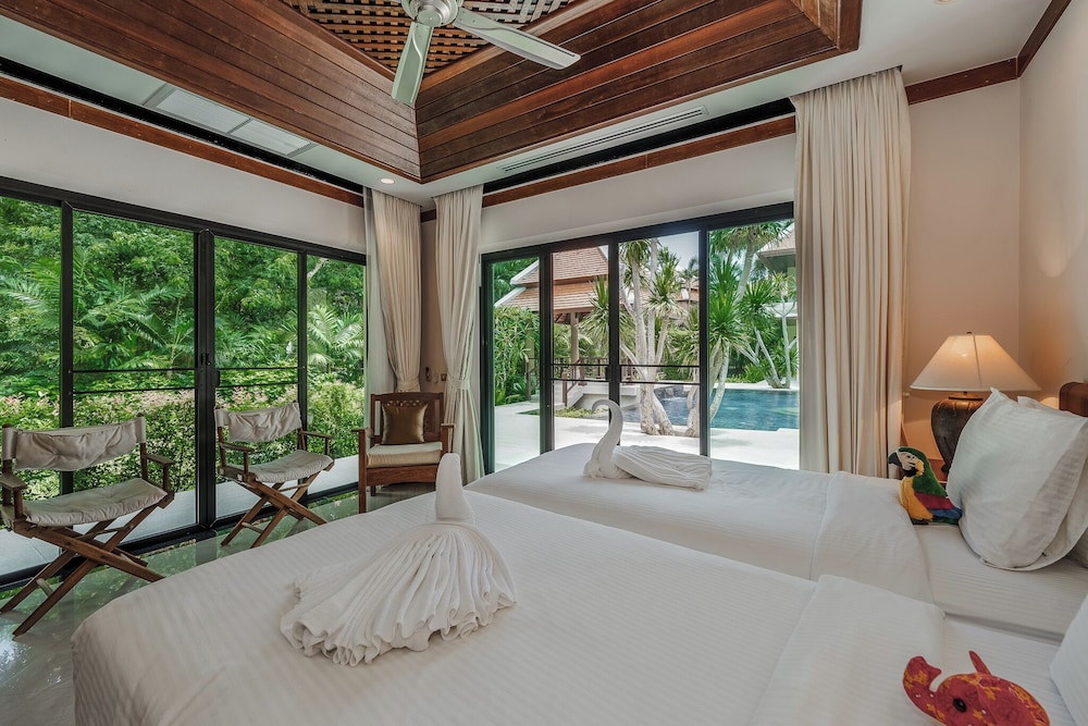 Naiharn 4br Private PoolVilla near Beach