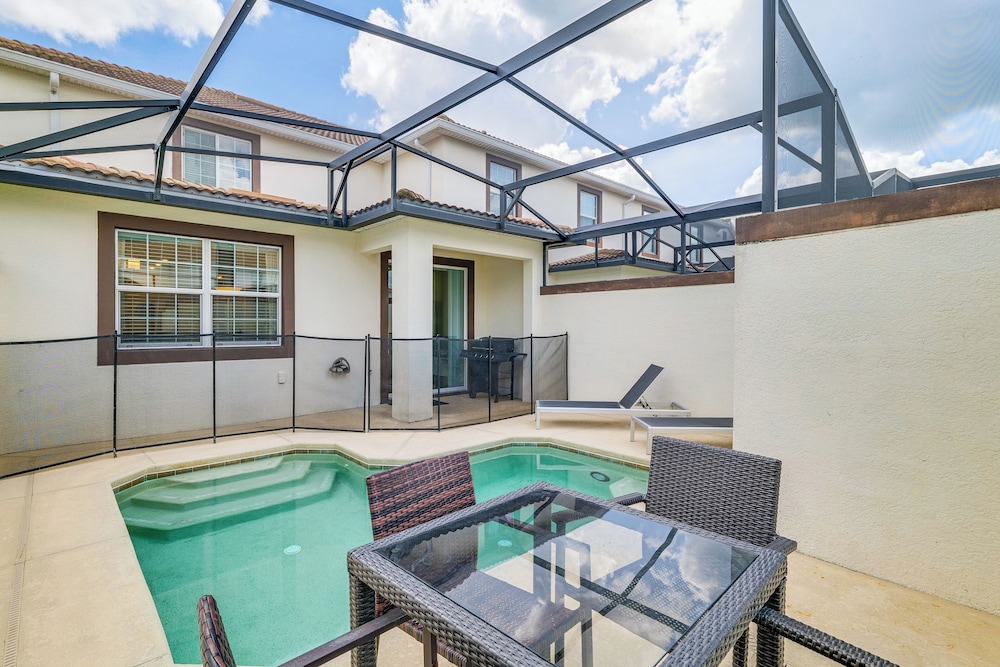 Family Oasis in Championsgate: Private Pool!