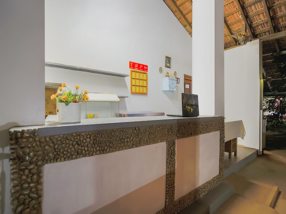 Lobby & Reception
