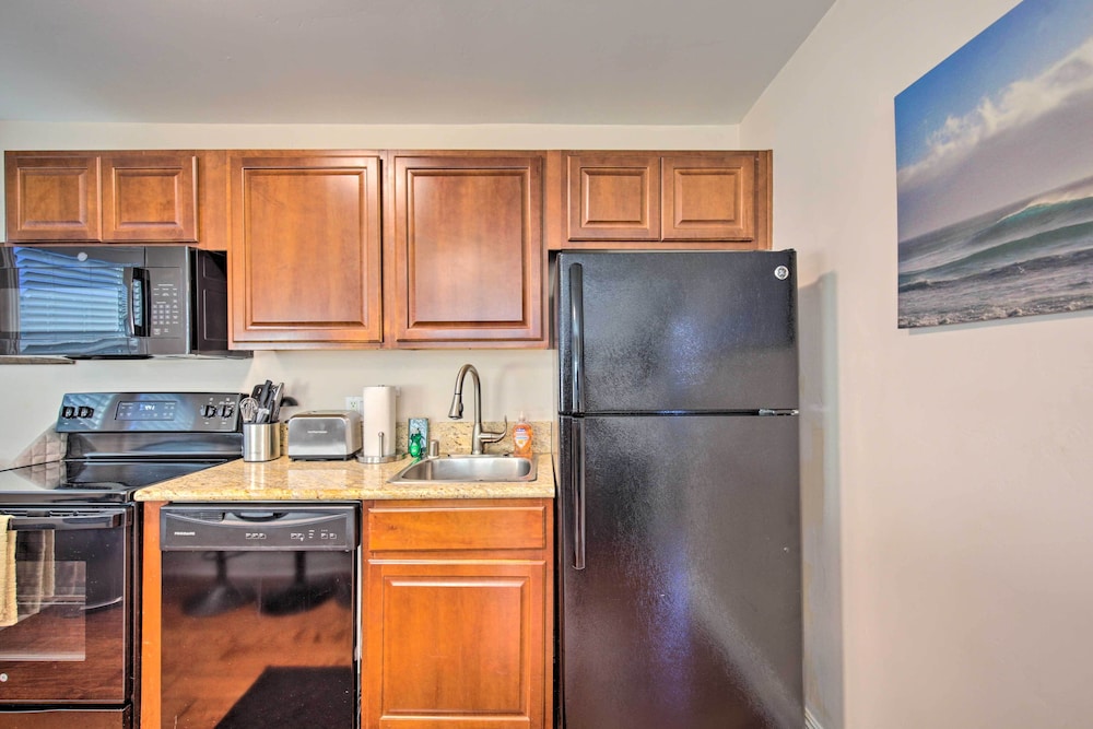 San Diego Apartment ~ 1 Mi to Gaslamp Quarter