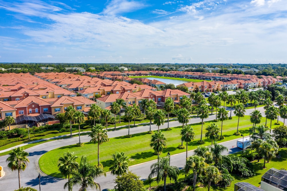 Breathtaking Villa with Pool close to Disney by RedAwning