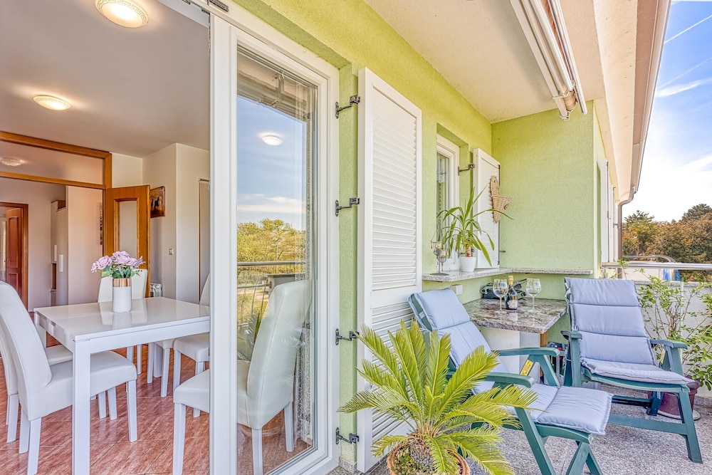 App Mariella 150m From the sea