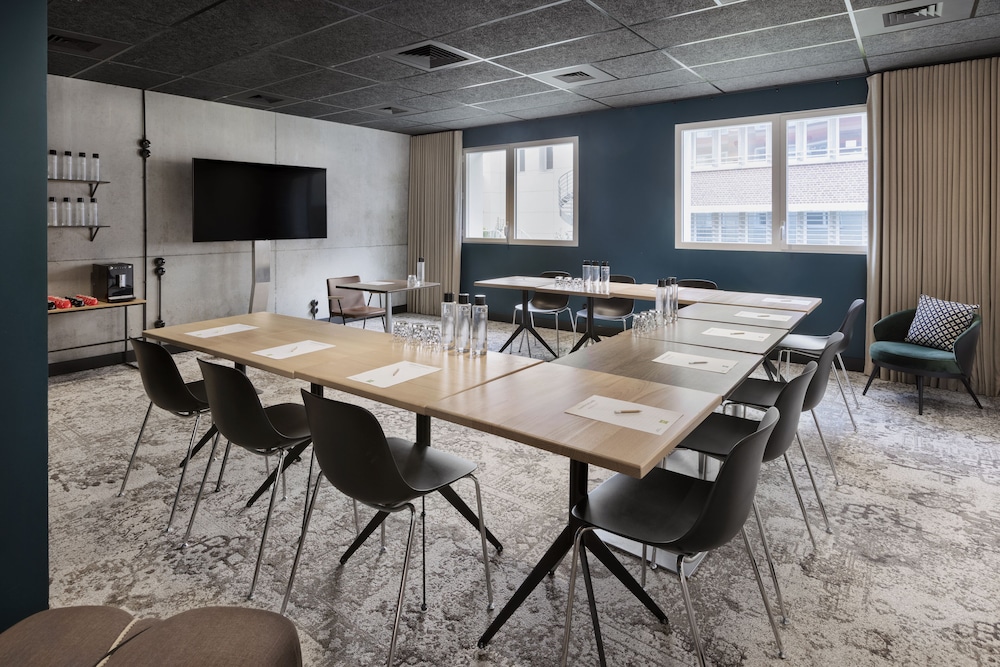 Amiens Vacations - ibis Styles Amiens Centre - Property Image 1