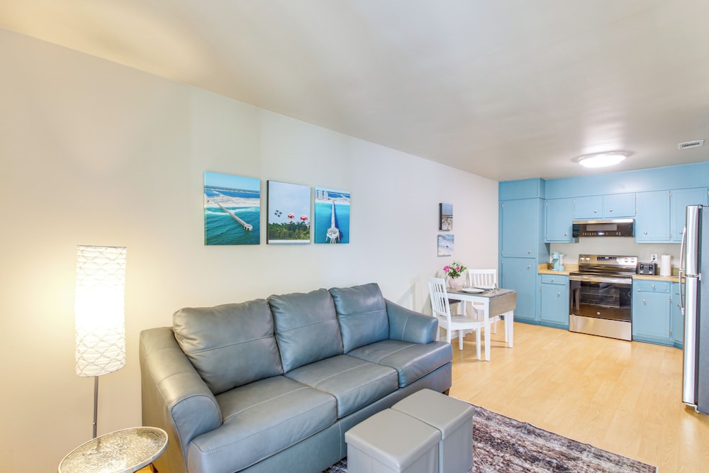 8 Mi to Beaches: Relaxing Retreat in Gulf Breeze