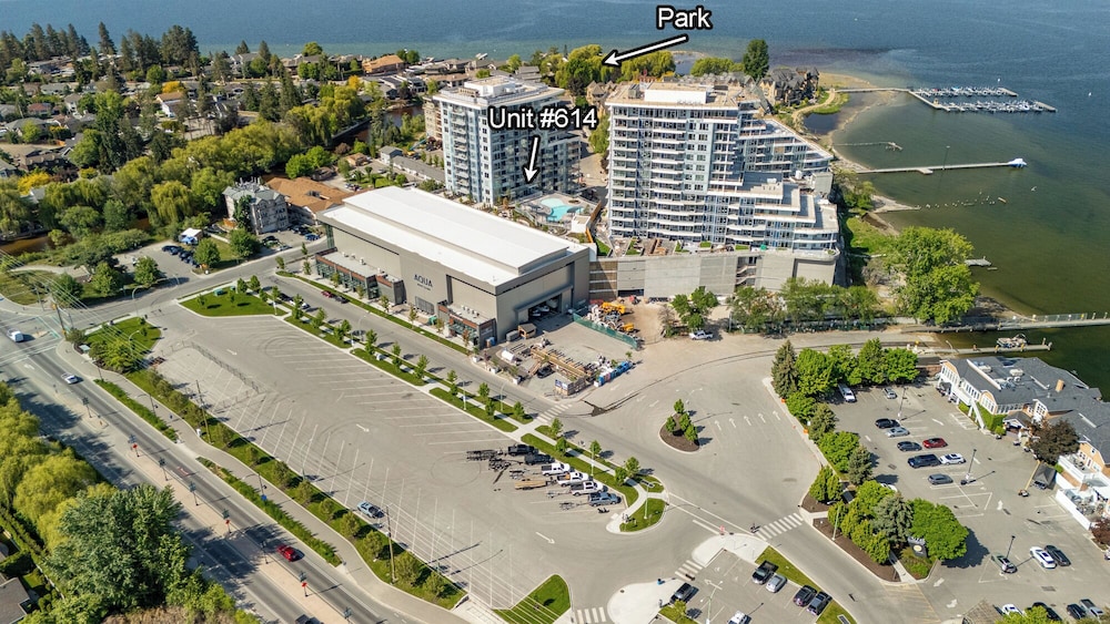 AQUA Corner Unit w Amazing View 614