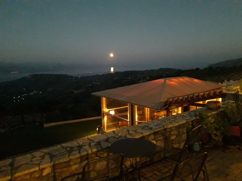 Gero-fotis Guesthouse - Upper Floor Superb View