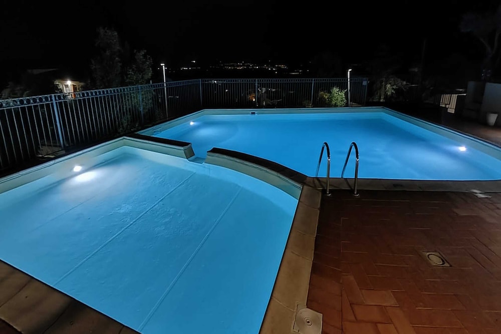 Nicole House With Stunning View And Pool