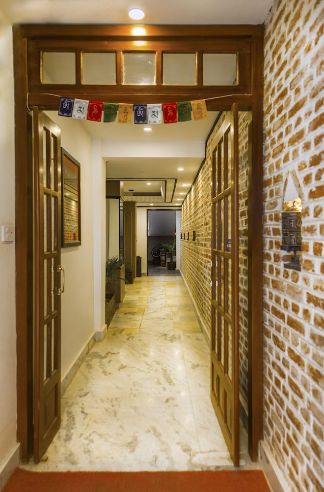 Harati Manor Inn