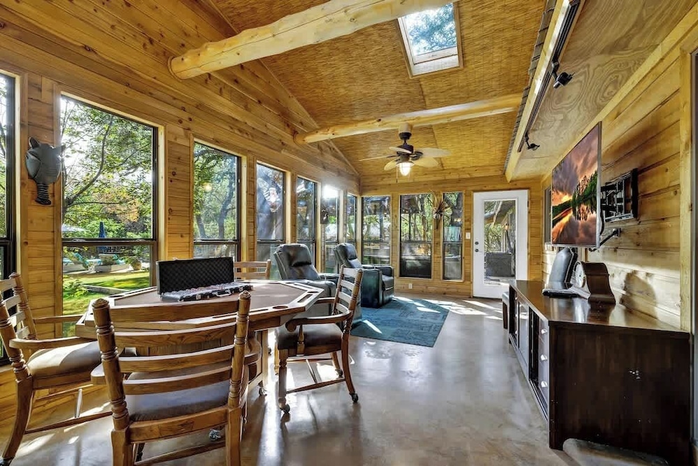 Terracotta Retreat/ Sleeps 30!