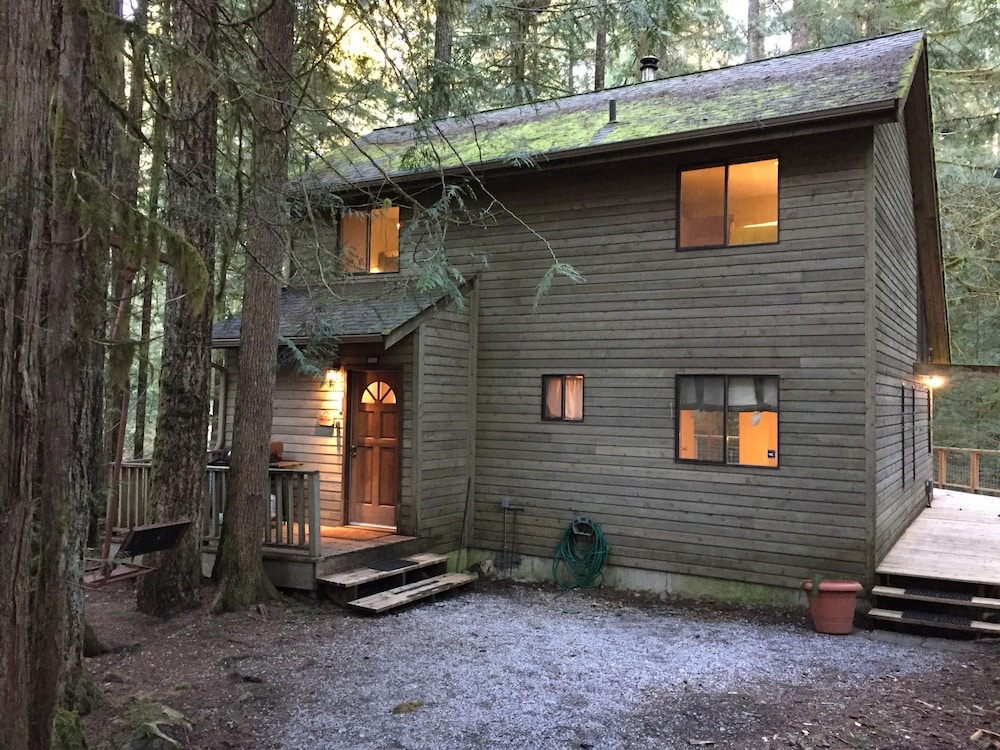 A 2-story, 3-bedroom Traditional Family ski Chalet