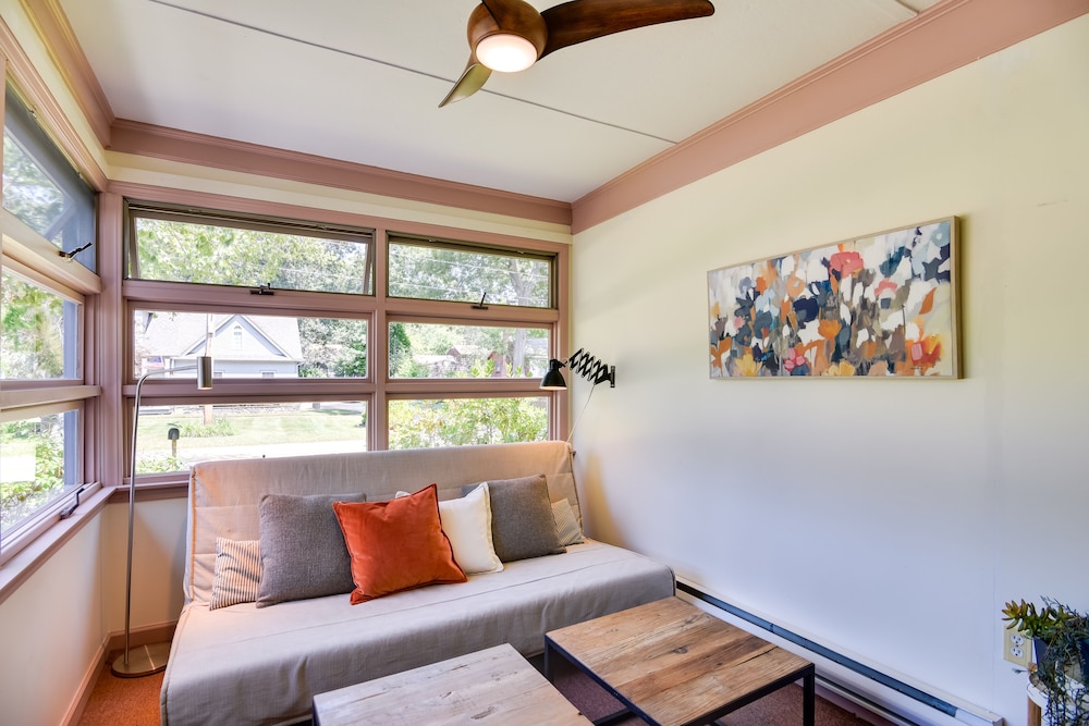 Home in Narragansett w/ Beach Access!