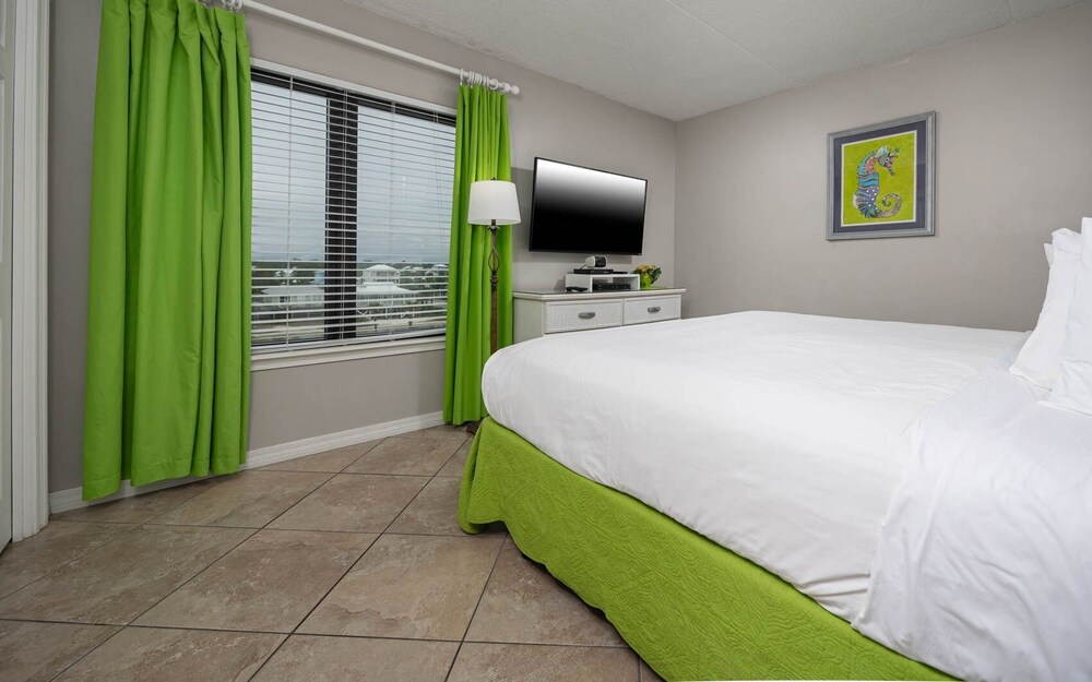 Island Winds East 301 3 Bedroom Condo