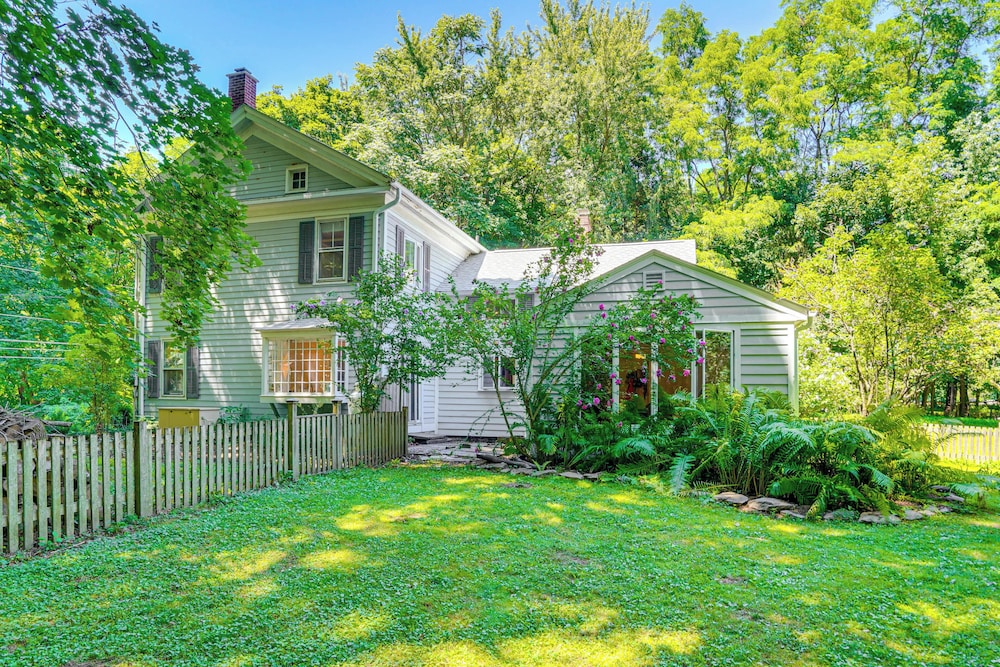 Historic Catskills Farmhouse: Ski, Hike & Relax!