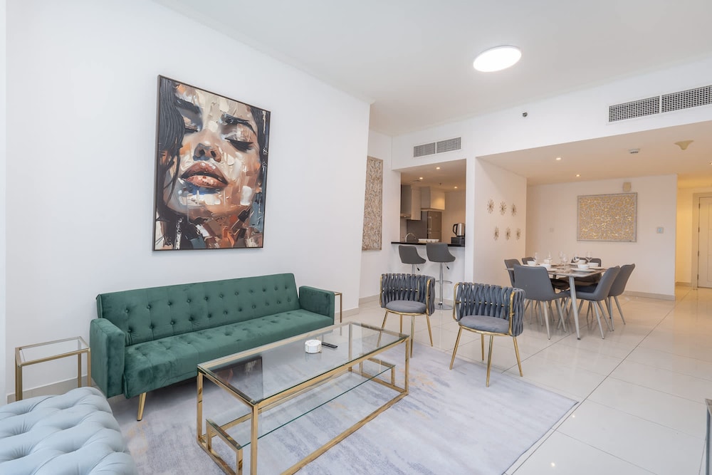 Marina Views and a 3 Bedroom Apartment in Dubai Marina