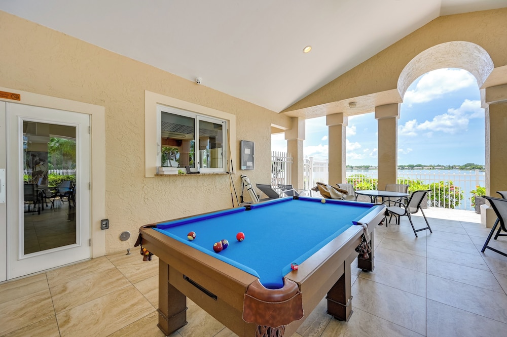 Resort Community Escape: Naples Home 5 Mi to Beach