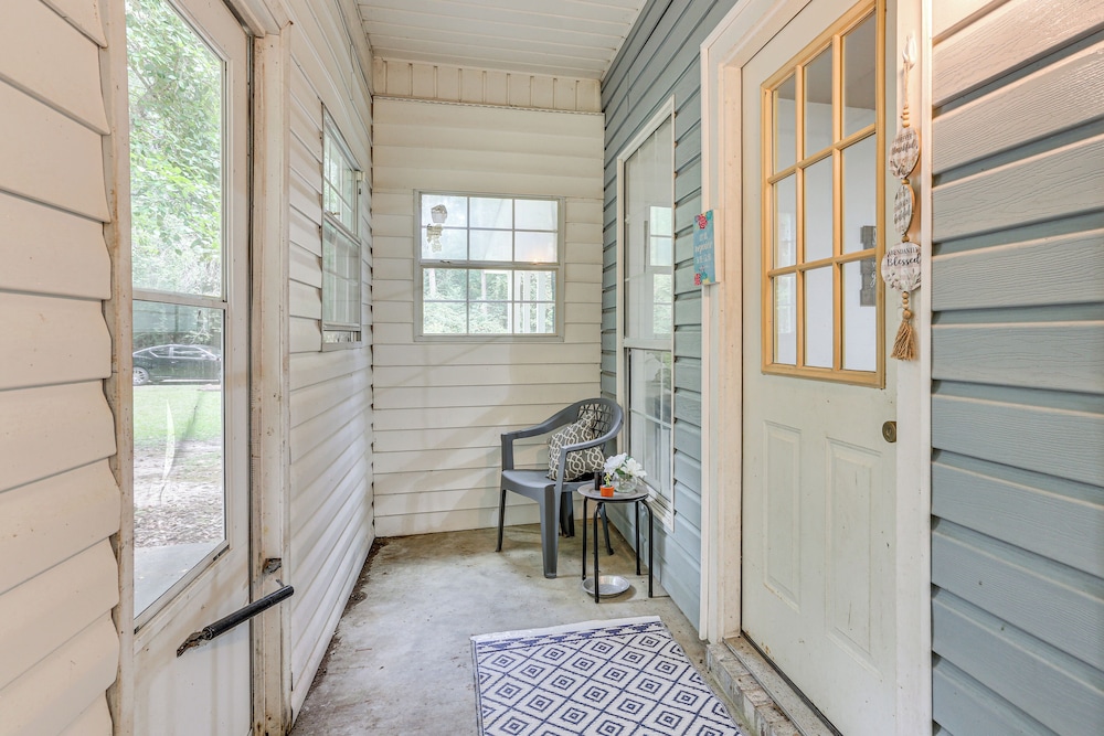 Relax By the Lake: Quiet East Texas Retreat