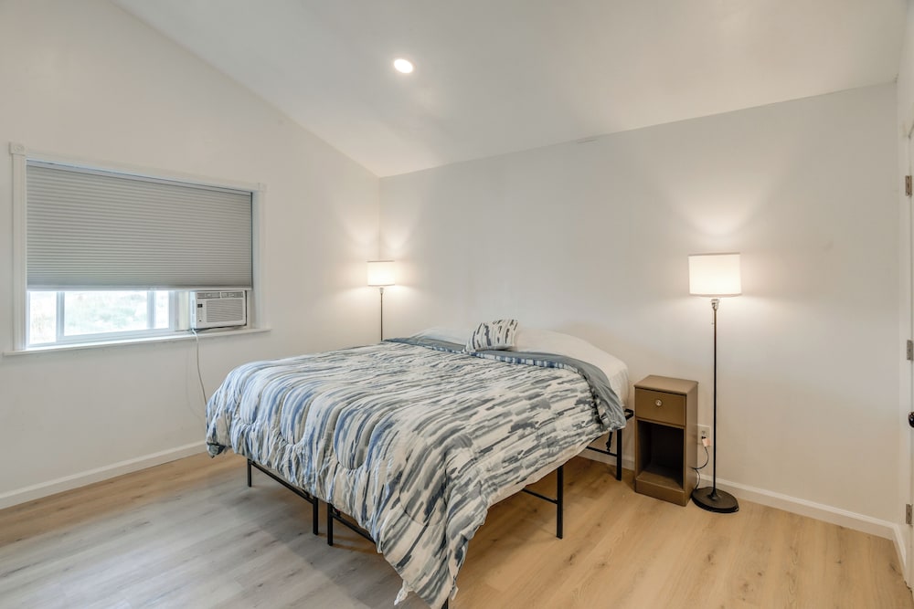 Balcony & Stunning Views: Airy Apt in Idaho Falls