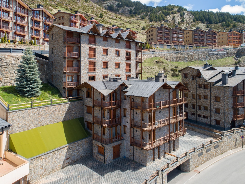 Esquirol Apartments