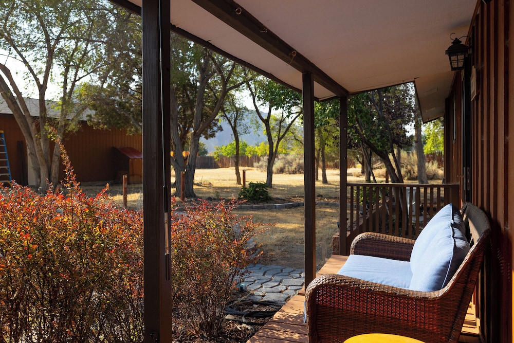 Smith Rock Base Camp Sleeps 6!