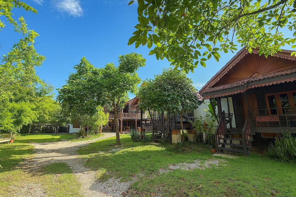 Ban Villa PhaSouk