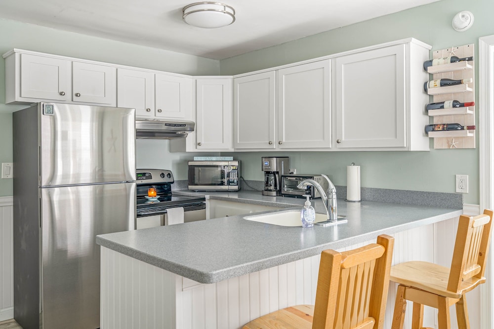 Coastal Condo Close to Beach & Entertainment view 3
