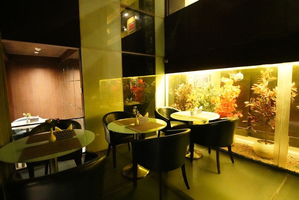 Hotel The Golden Oak Central by Citrus Prime view 5