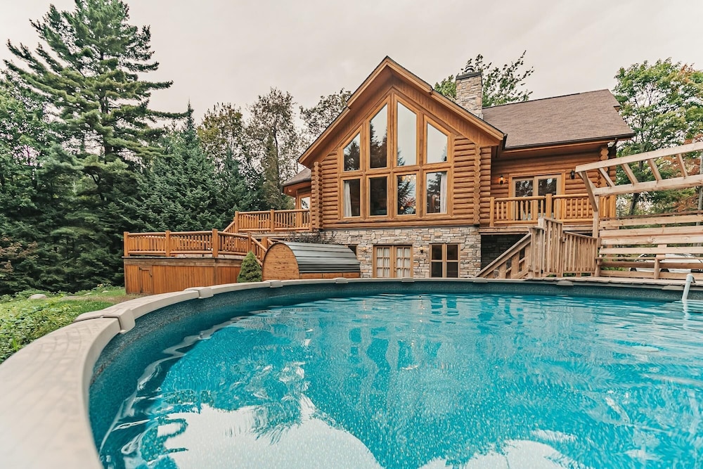Harfang 51 - Stunning log Cottage With Private hot tub Pool and Scandinavian dry Barrel Sauna