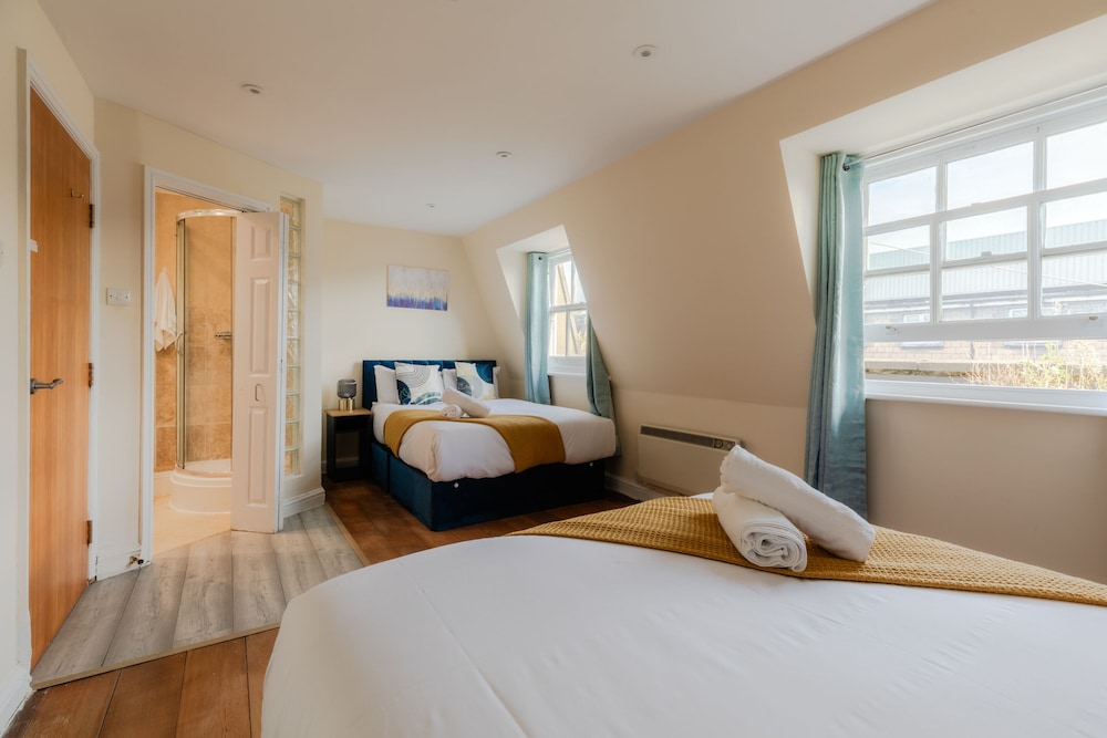 Comfy Apartments in Queensway