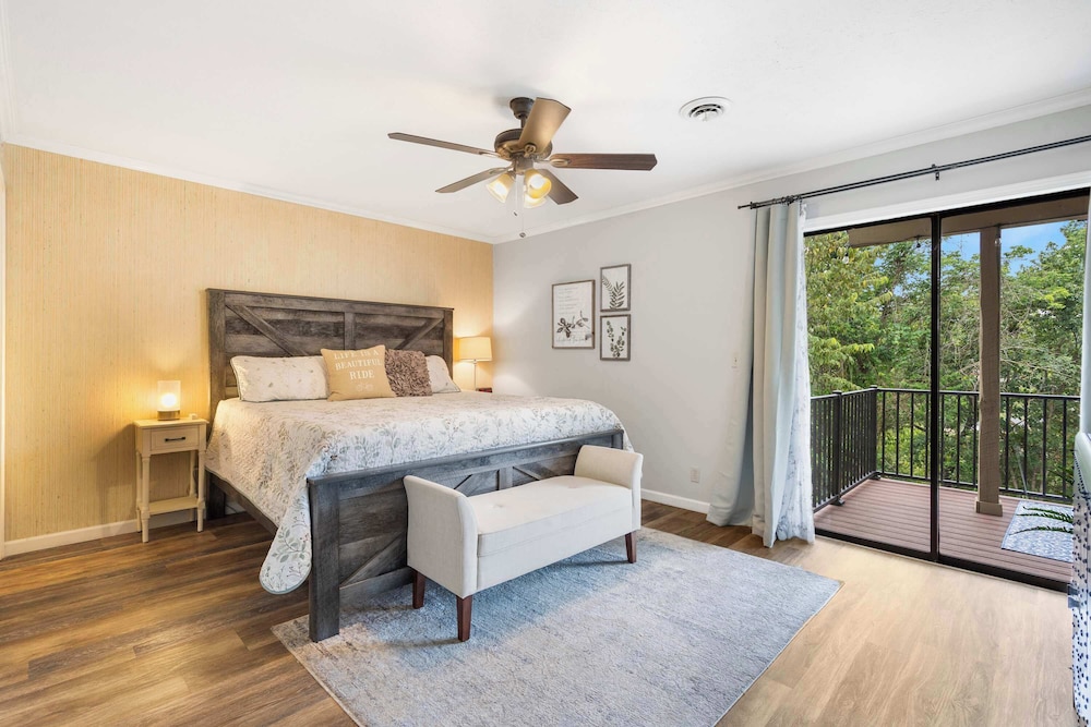 Blue Royale Retreat - Condo for 6