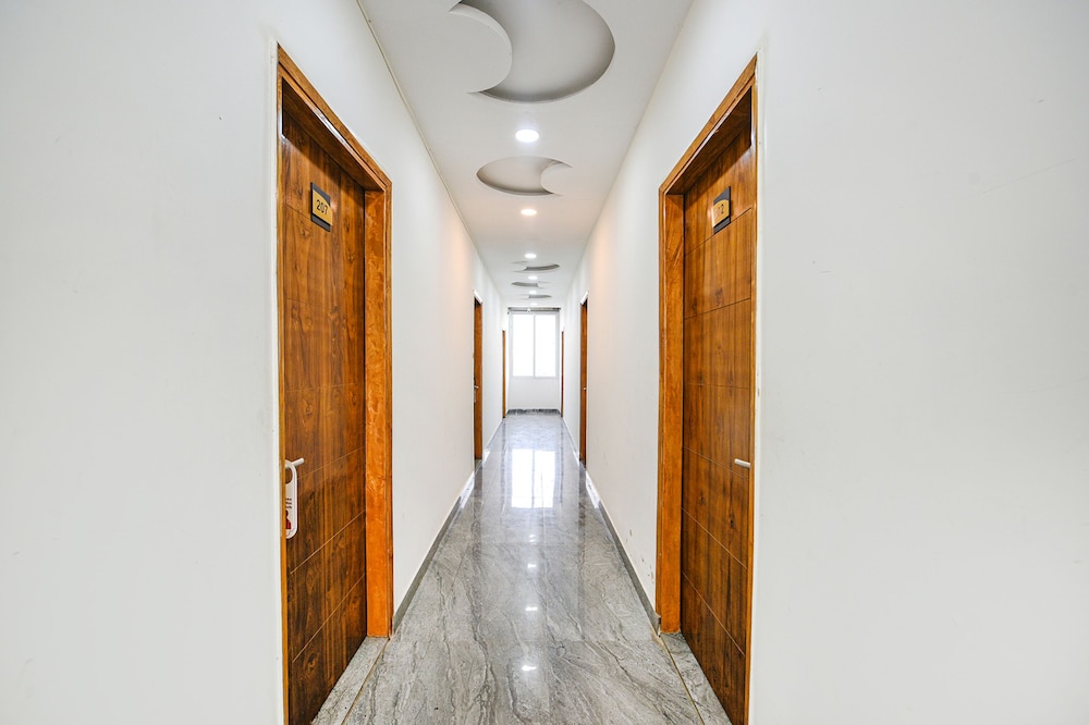 Fabhotel Radiant Blu