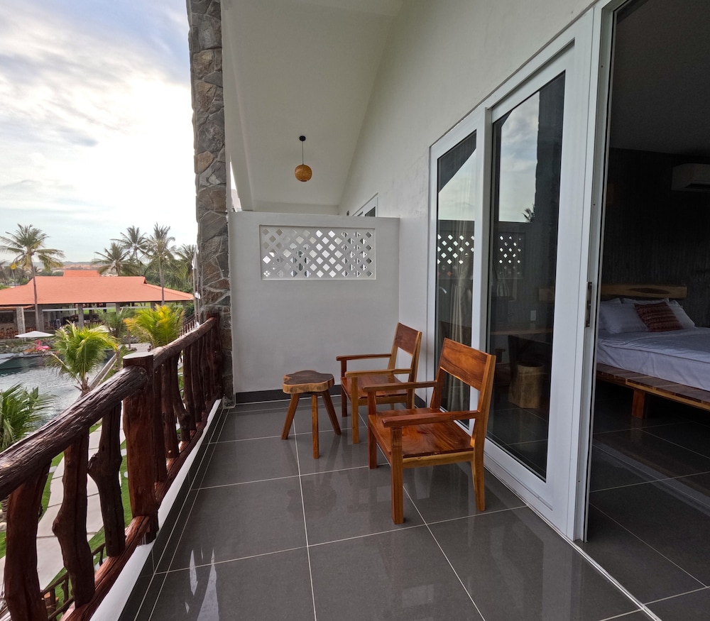 Charm Hon Rom Villas Resort
