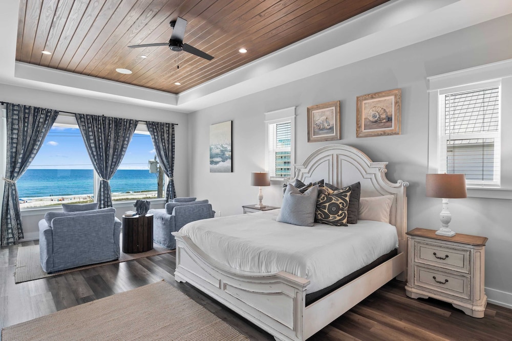 Gulf Views, Pool, Rooftop Lounge & Private Beach Heavenly Day by Avantstay