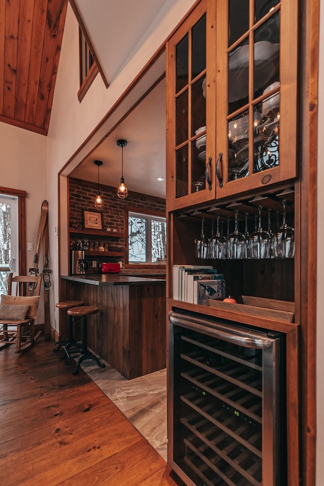 The Pika - Beautiful Mountain-top Cottage With 23 Acres of Private Land With Hiking