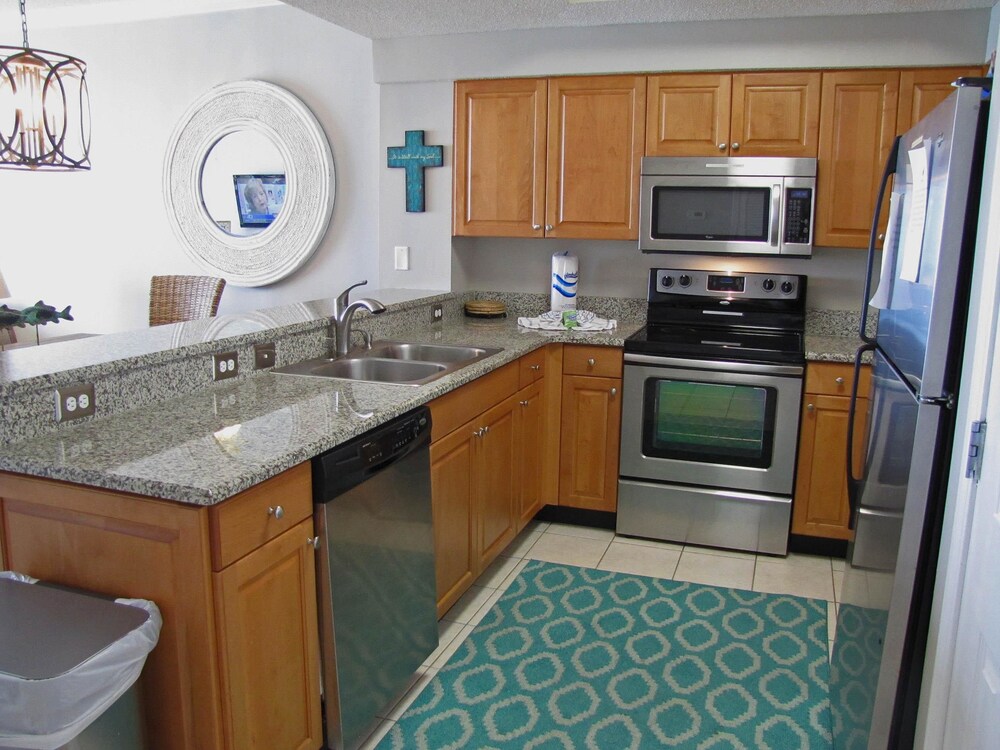 Majestic Sun Condos by Crystal Waters