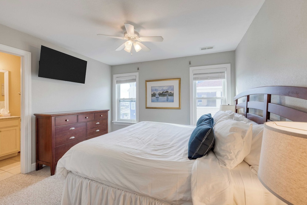 Sleeps 28 Beachfront w/ Pool, Hot Tub, Game Room Atlantic Watch by Avantstay