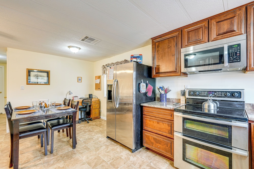 Apache Junction Home w/ Covered Deck + Grill