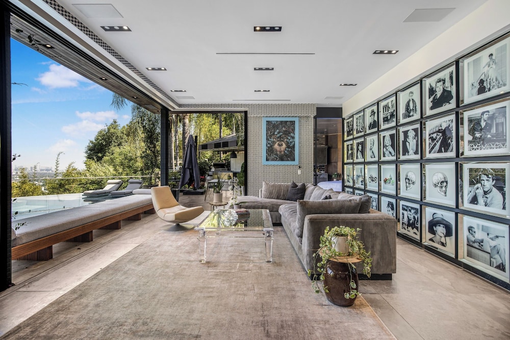 Villa Kaleida - Sleek Modern Sunset Villa With Eclectic Style & Infinity Pool
