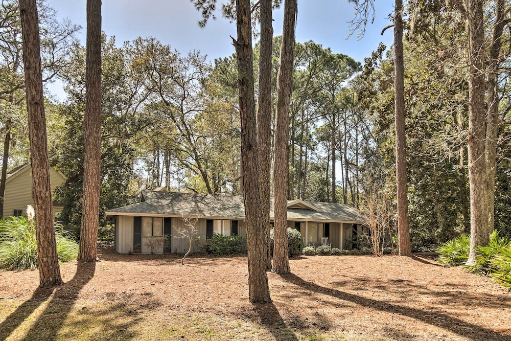 < 1 Mi to Beach: Family-friendly Hilton Head Home view 5