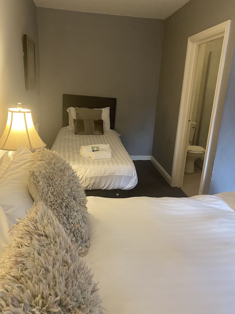 Turf Hotel