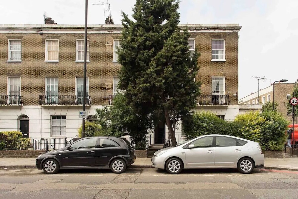 Camden Fast Wifi Parking view 4