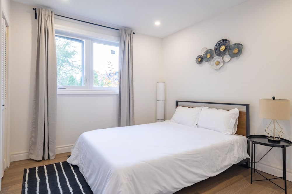 Cheerful 3 bedroom w/ indoor fireplace in Toronto - 02 free parking