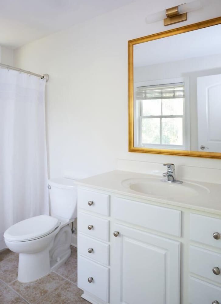 May River Breeze! 3-story Townhouse in Old Town's Promenade