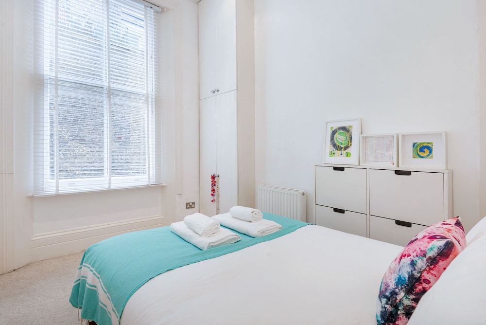 Colourful West Kensington Home Close to Earls Court