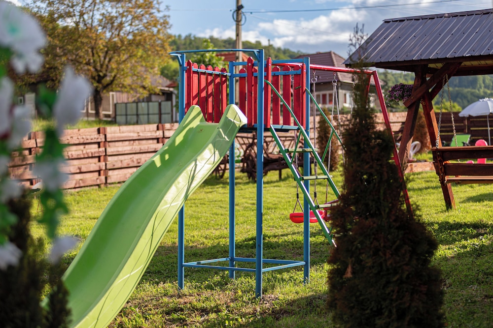 Transylvanian Home - Mountain View, BBQ & Pool