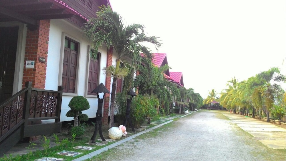 Jasmine Villa Tropical Garden