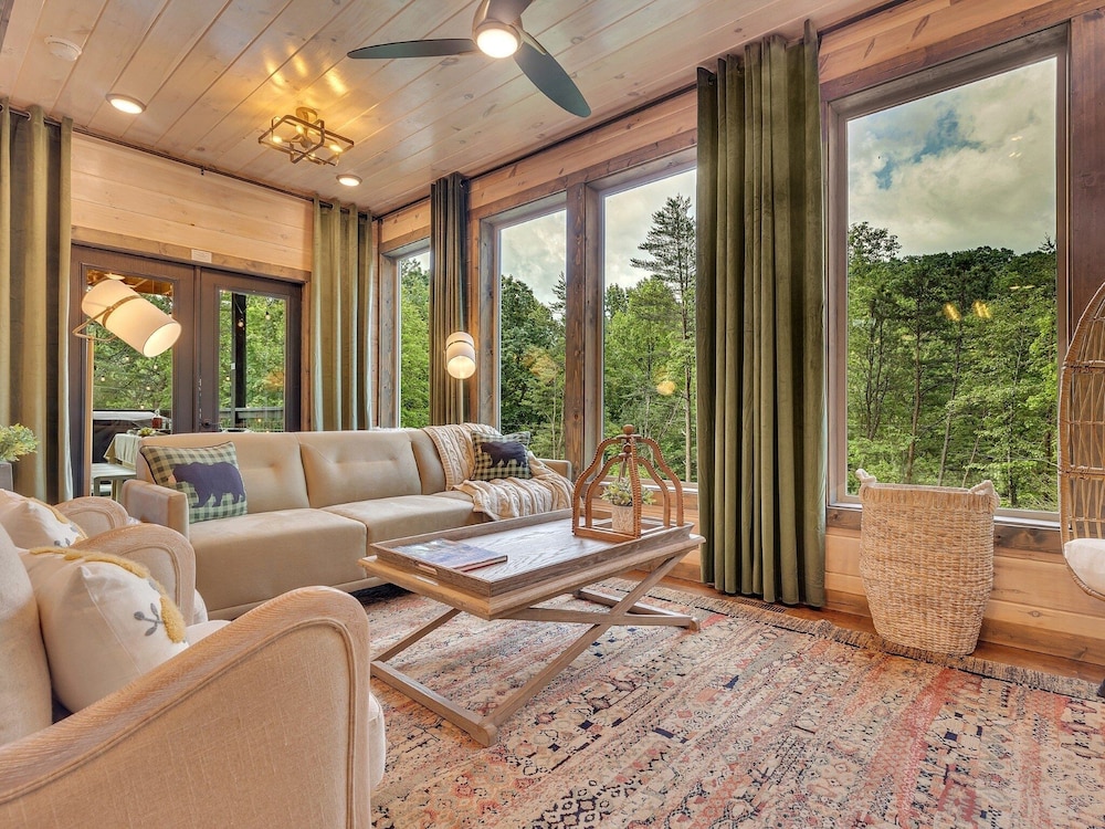 Ebenezer 4 Bedroom Cabin