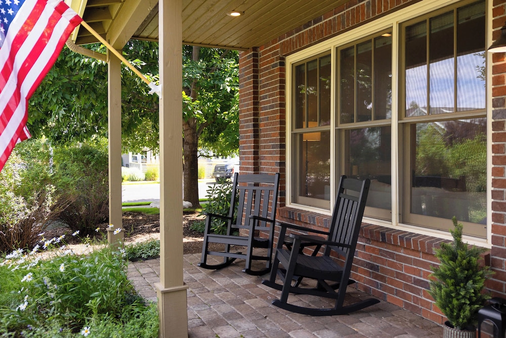 Cascade Cottage Stay for 6